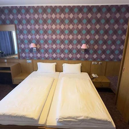 Hotel Ishi Inn Волфсбург Екстериор снимка