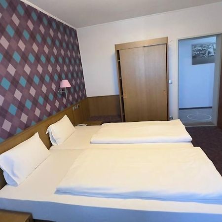 Hotel Ishi Inn Волфсбург Екстериор снимка