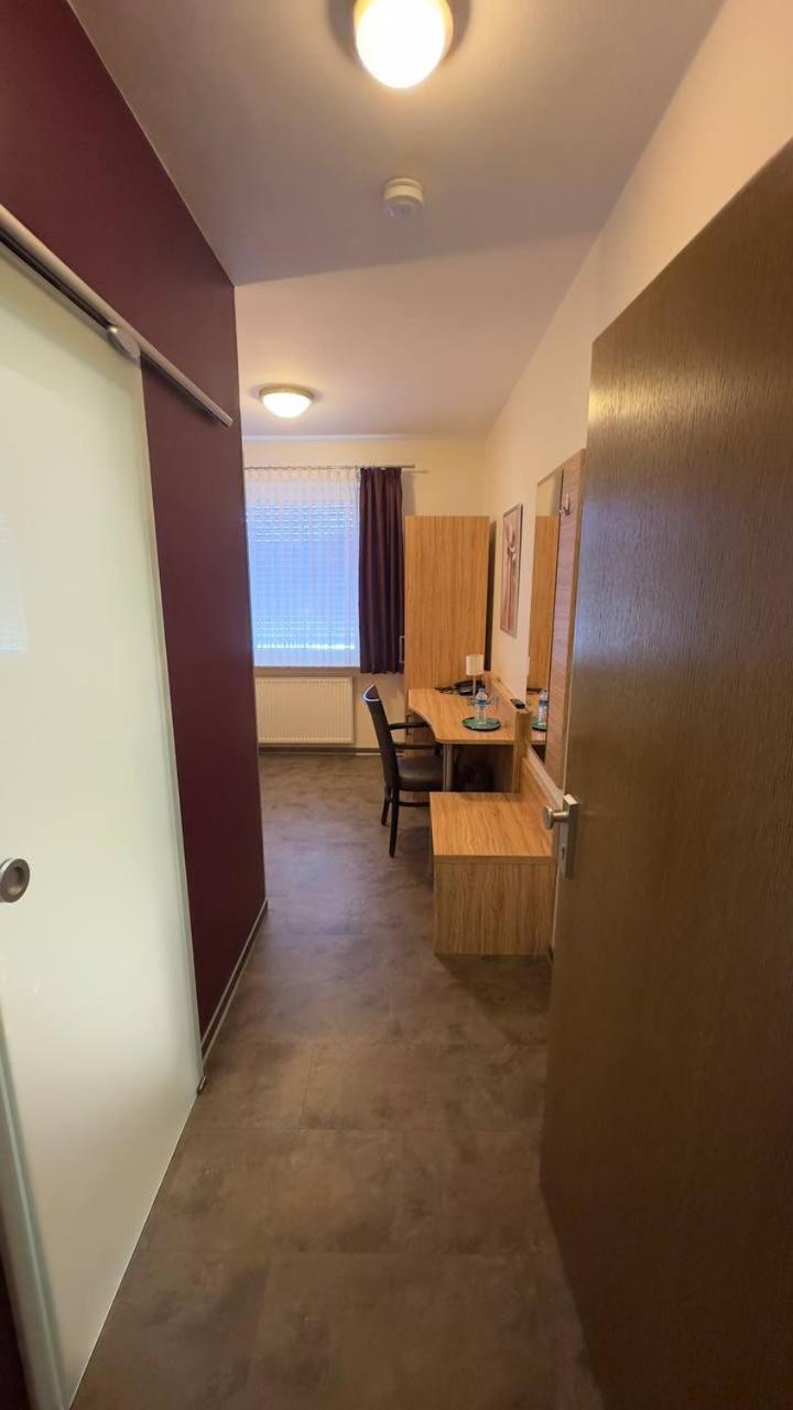 Hotel Ishi Inn Волфсбург Екстериор снимка