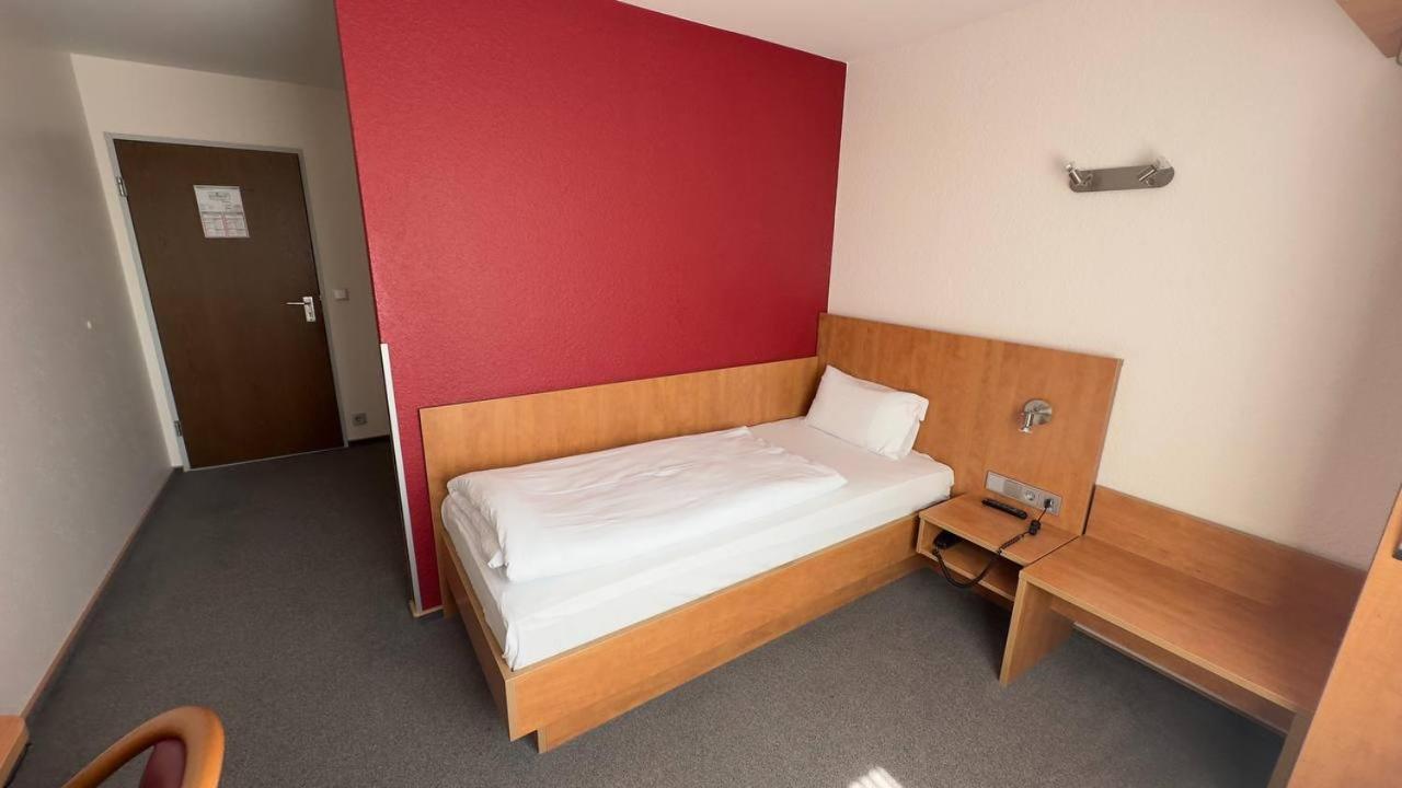 Hotel Ishi Inn Волфсбург Екстериор снимка